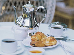 Frühstücksleistungen an Hotelgäste unterliegen Regelsteuersatz