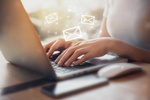 Laptop mit Mail